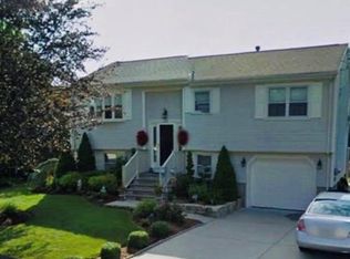 258 Locust Glen Dr, Cranston, RI 02921