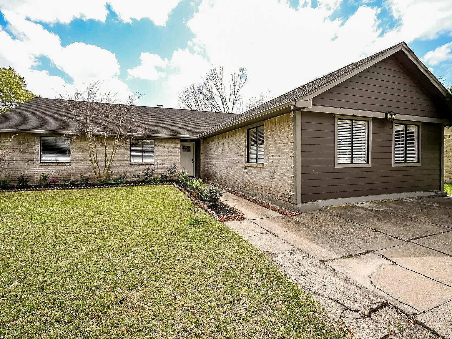 3 bed, 2.0 bath, 2014 sqft, $1,850 — Photo 2