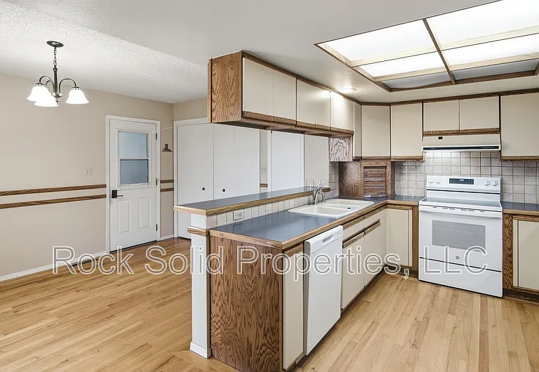 5416 Meadowbrook Dr — Photo 4