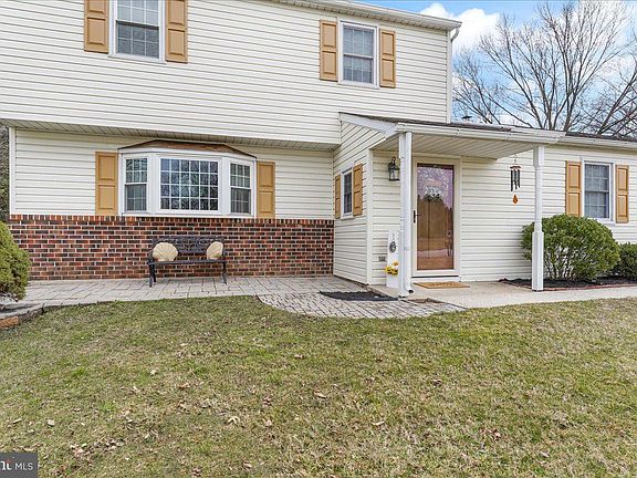3rd image of 1335 Angela Dr