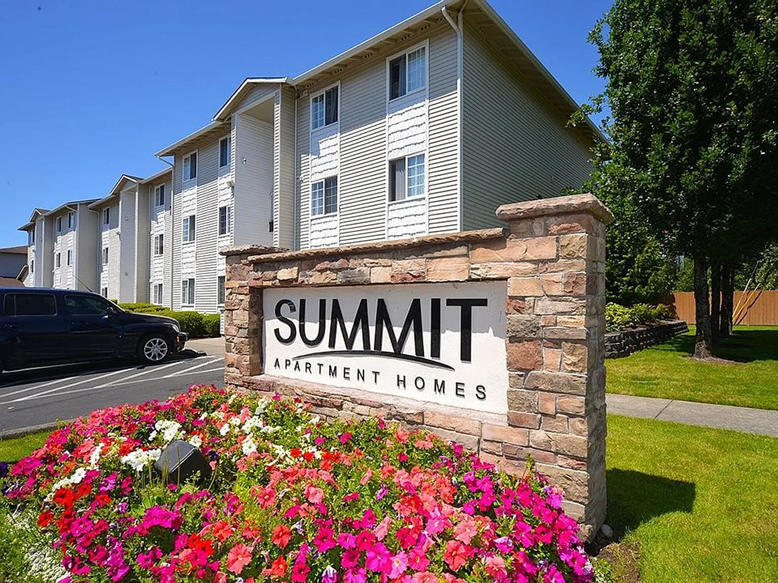 The Summit Apartments — Photo 1