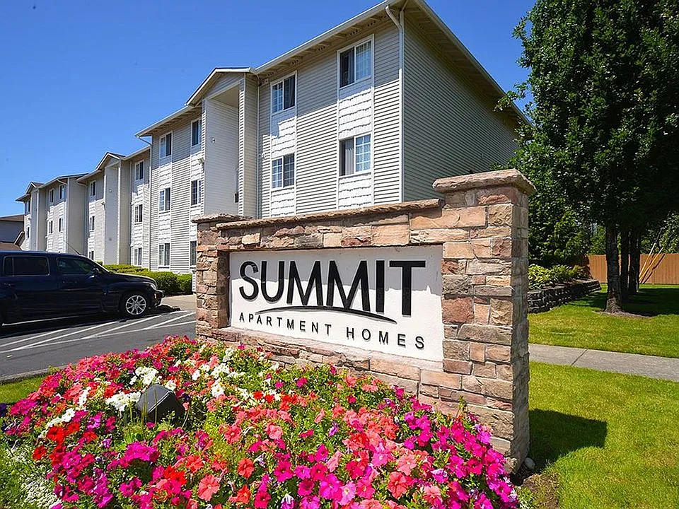 The Summit Apartments