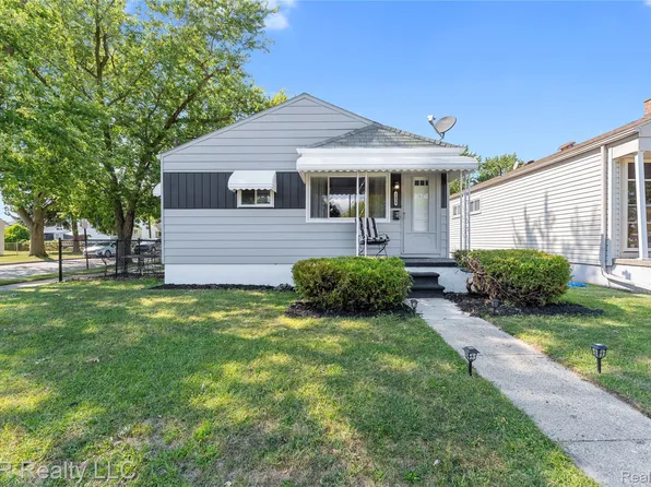 2430 River Dr, Lincoln Park, MI 48146