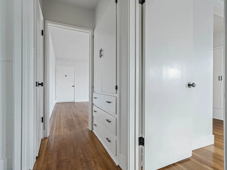 4067 Sutro Ave — Photo 9