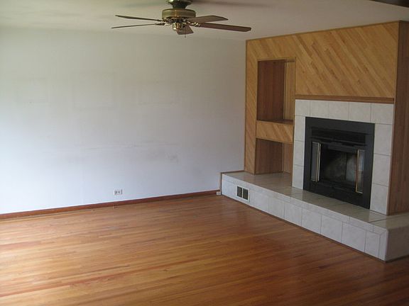 5th image of 5511 W 90th St