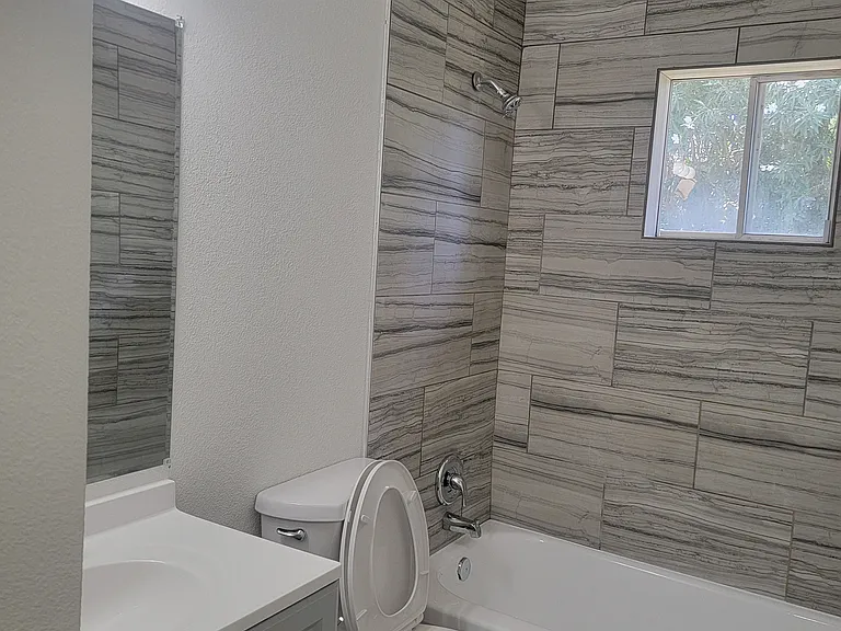 204 N Standage — Photo 27