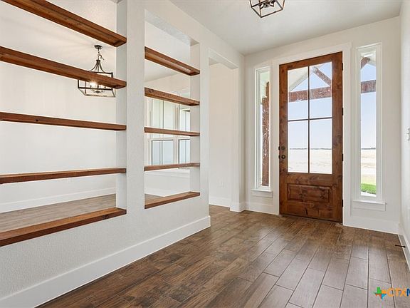 4th image of 18085 Round Hall Rd