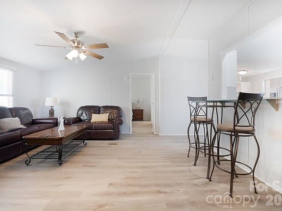 4th image of 889 Tabor Rd