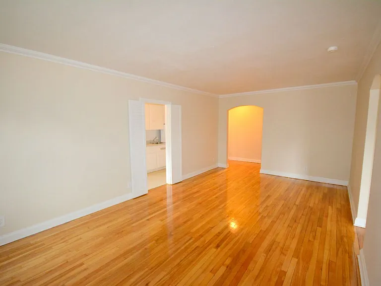 385 Besserer St — Photo 7