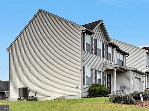 5th image of 41 Marsha Dr