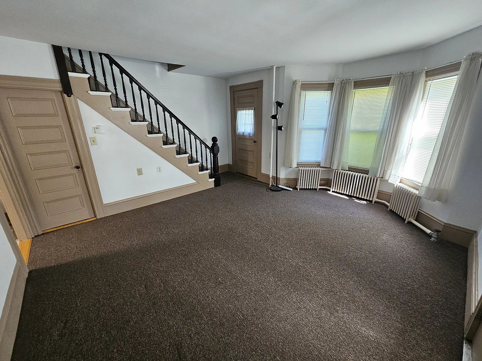4 bed, 1044 sqft, $3,200 — Photo 4