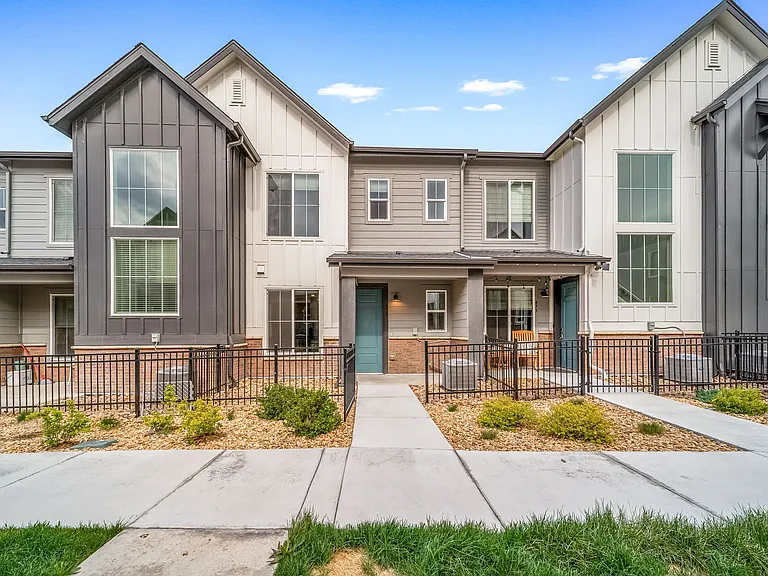 475 Millwall Cir — Photo 1