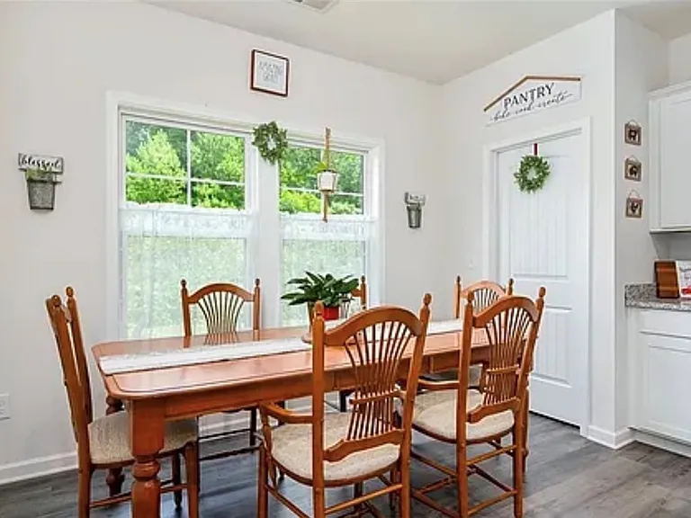 490 Twin View Dr — Photo 10