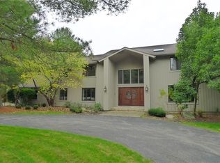 30 E Juniper Ln, Moreland Hills, OH