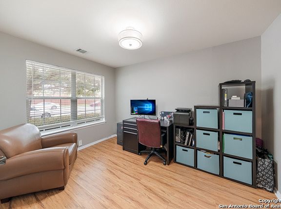 4th image of 10027 Buescher Ln