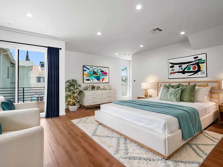 6656 Balboa Blvd — Photo 4