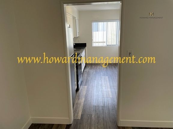 5th image of 537 San Vicente Blvd Unit 305