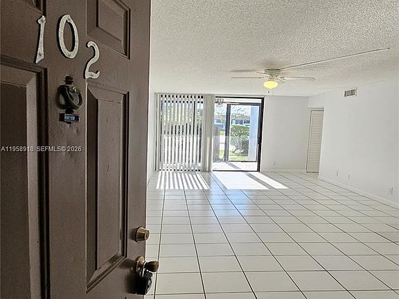 4th image of 211 Lake Pointe Dr APT 102