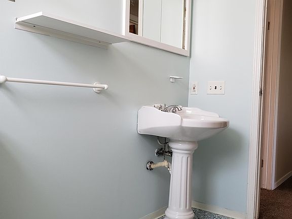 3rd image of 39 Fradine Dr #2