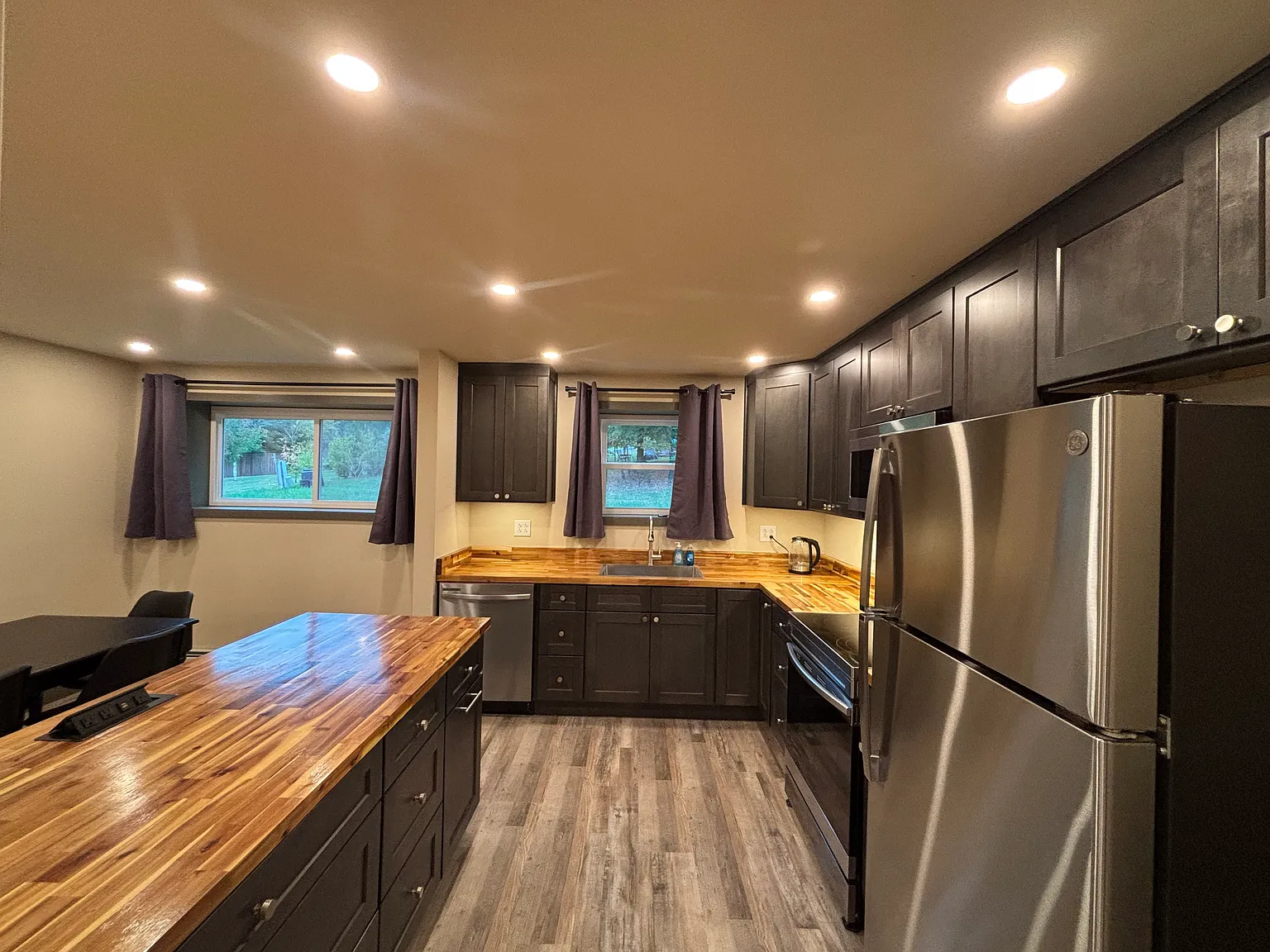 3 bed, 1350 sqft, $2,390 — Photo 2