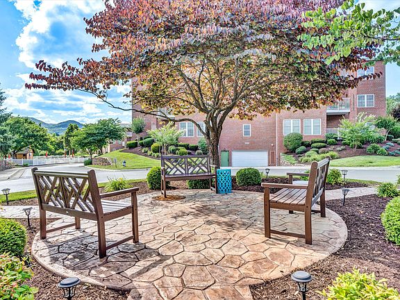 2nd image of 3060 McVitty Forest Dr APT 212