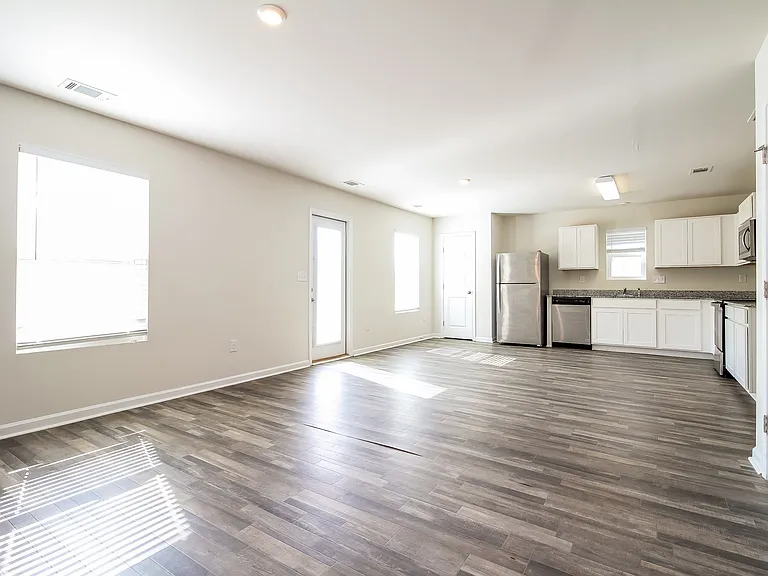 228 Wadsworth Rd — Photo 5