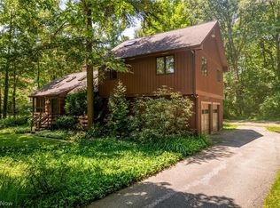 3820 Ellendale Rd, Moreland Hills, OH 44022