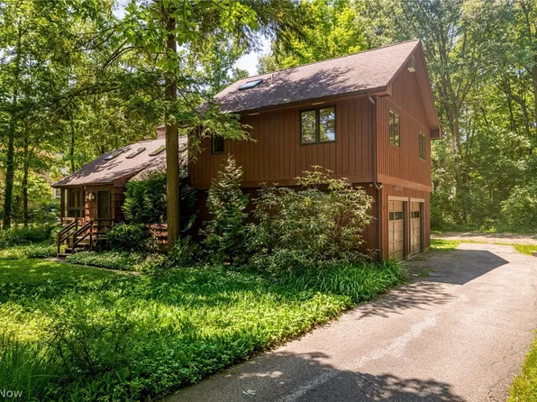 3820 Ellendale Rd, Moreland Hills, OH 44022