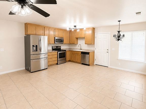 4th image of 2518 6th St