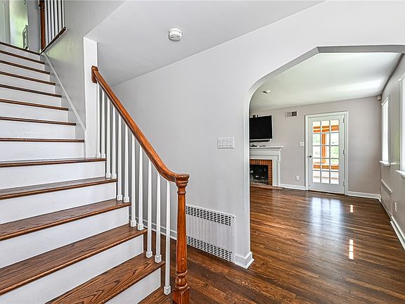 3rd image of 4461 Mount Royal Blvd
