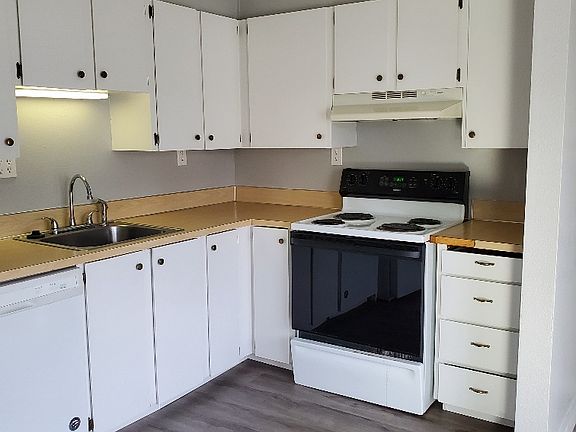 4th image of 2705 W Lincoln Ave APT 104