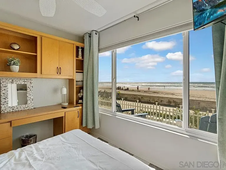 3911 Ocean Front Walk — Photo 10