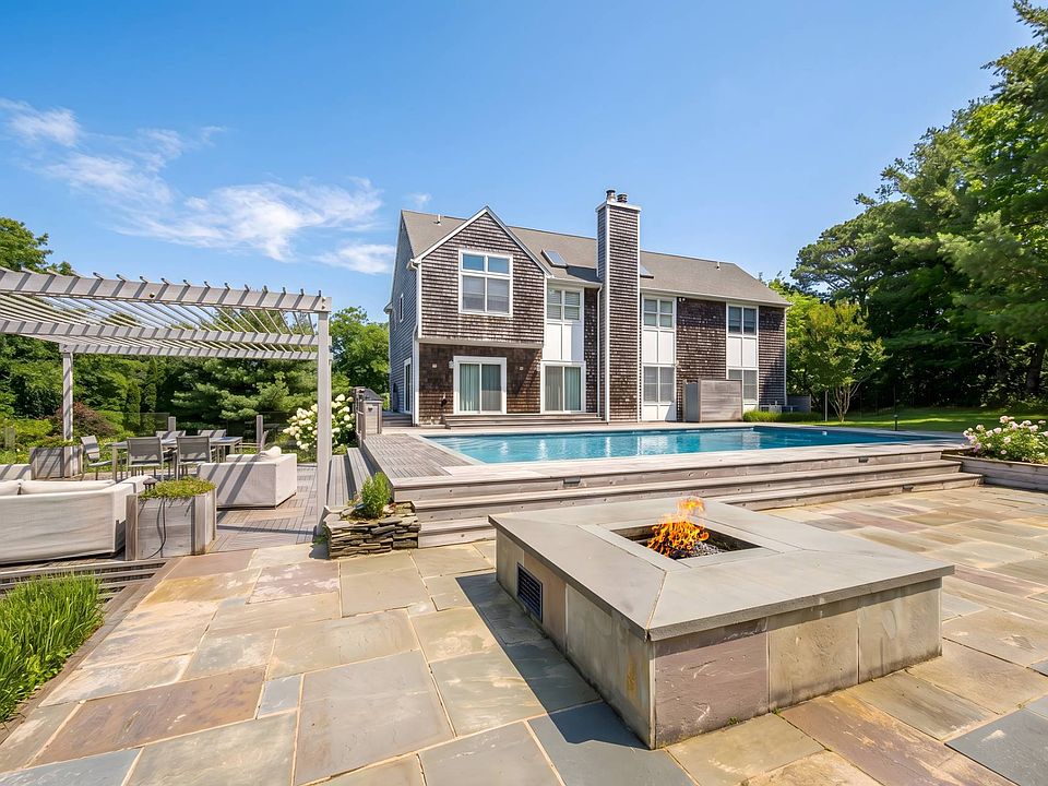 1st image of 105 McGregor Dr