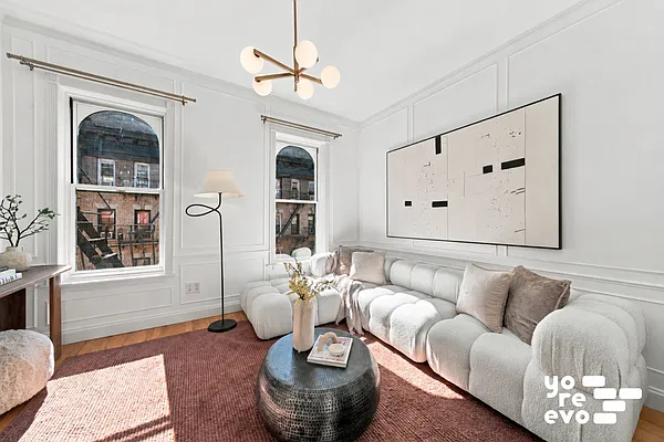 Living room, photo 2