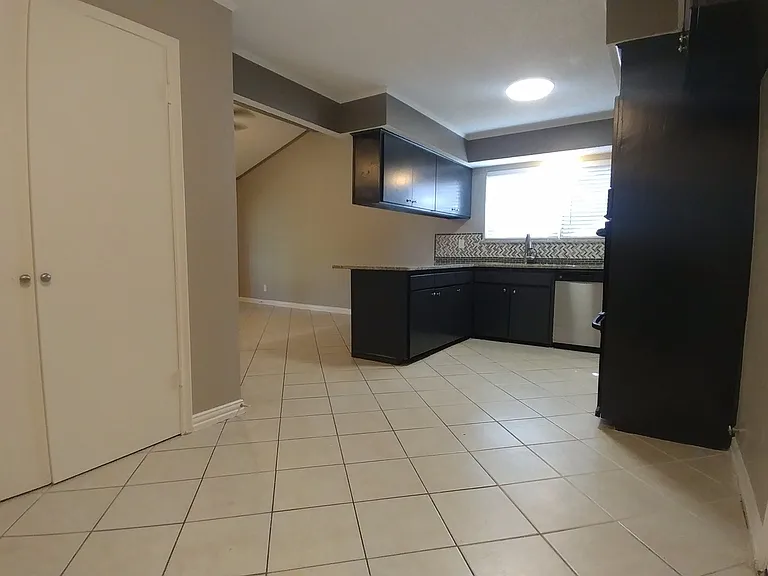 1402 Meadow Way — Photo 10