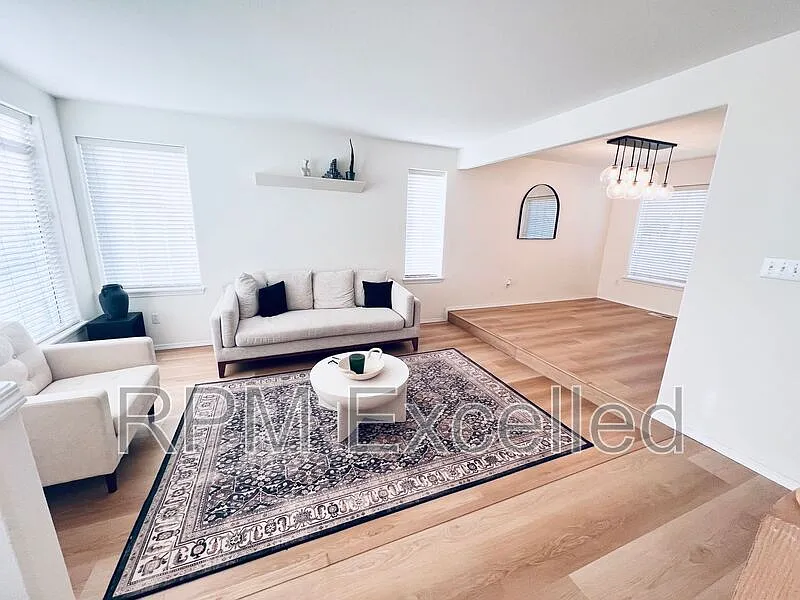 4 bed, 2.5 bath, 2120 sqft, $3,600 — Photo 3