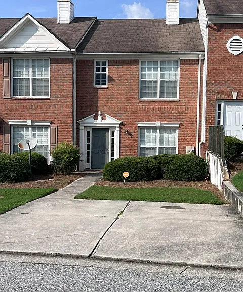 2770 Parkway Cv — Photo 1