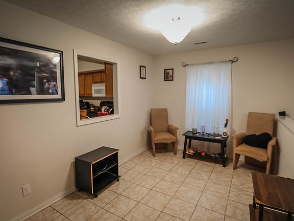 5th image of 2323 W 8th St