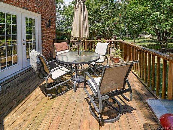 4th image of 1816 Shorewood Dr