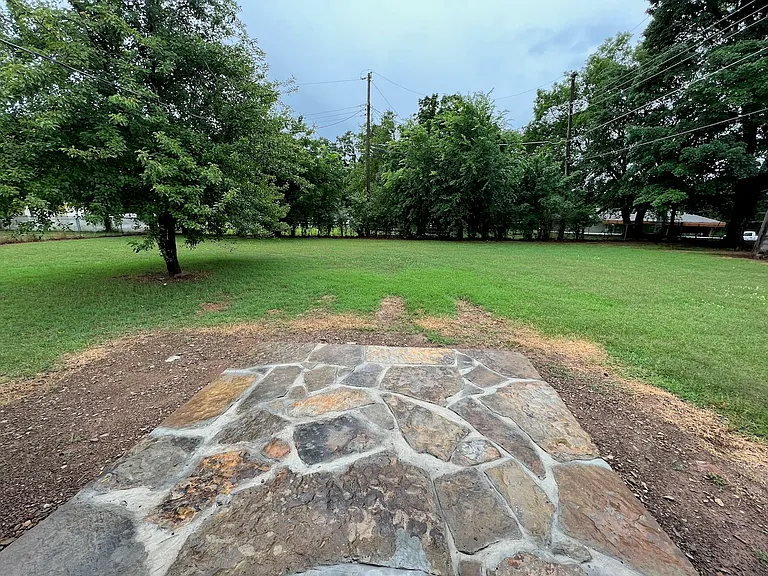 309 Stadium Dr — Photo 16