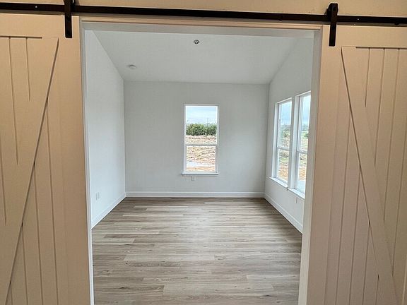 5th image of 874 Valley Oak Dr