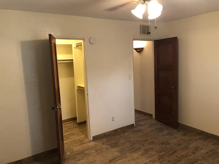1419 E Hedrick Dr — Photo 11