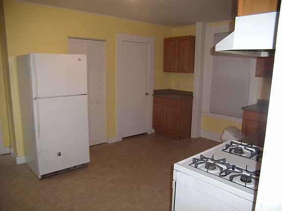 Eat-In Kitchen