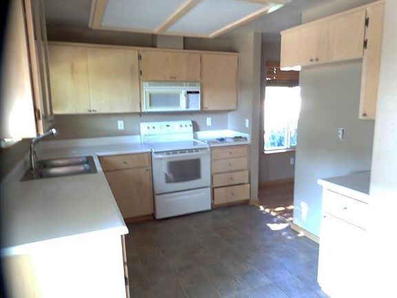 3rd image of 1205 Glengrove Ave