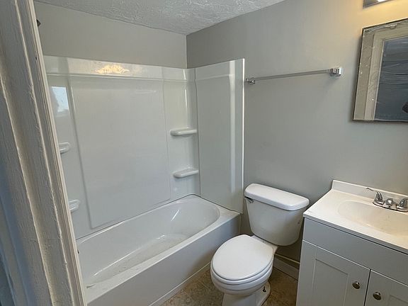 5th image of 2266 Altamont Ave