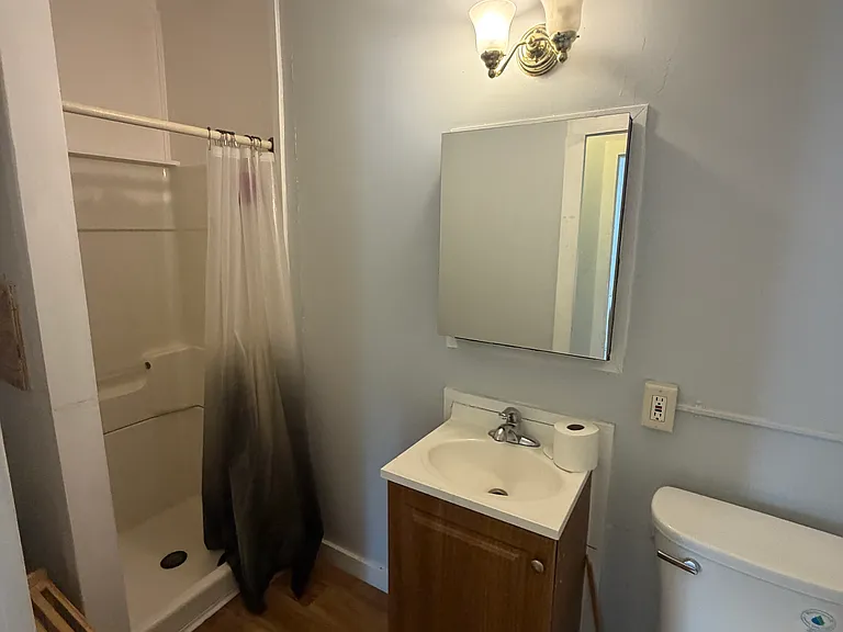 184 Essex St #4 — Photo 7