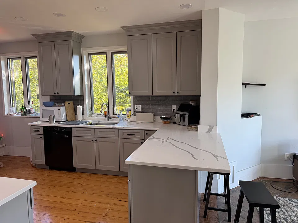 53 Lawn St #2-2-2