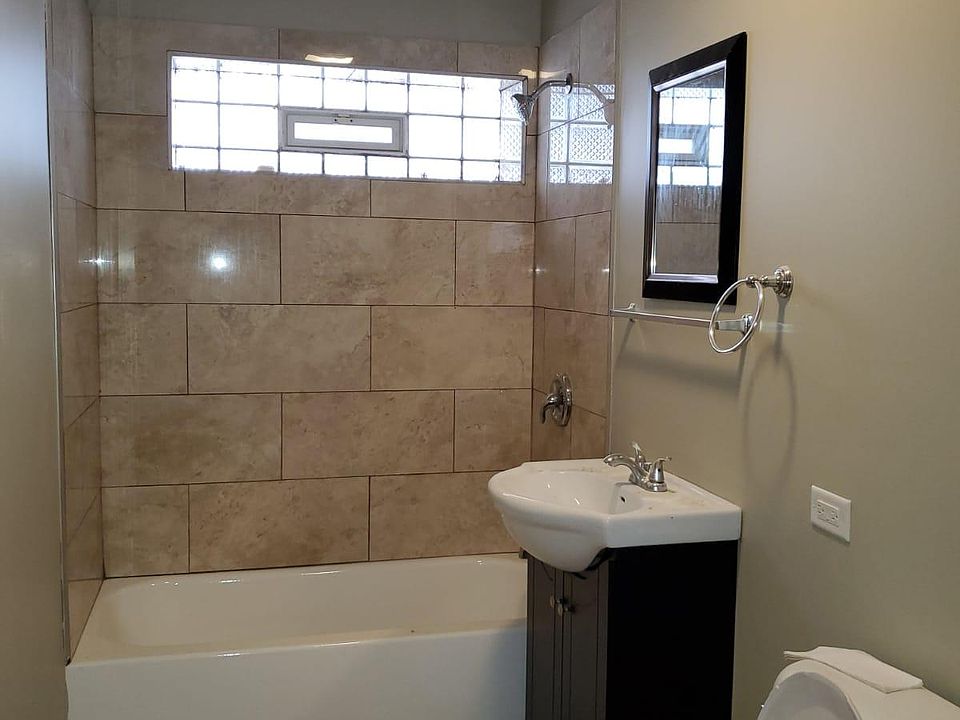 2nd image of 2945 W 85th St
