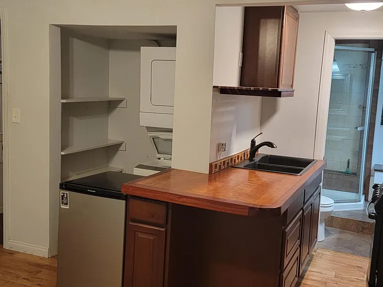 1185 Novara St — Photo 2