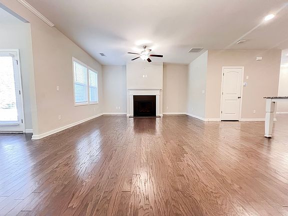 3rd image of 718 Lansing Grove Way